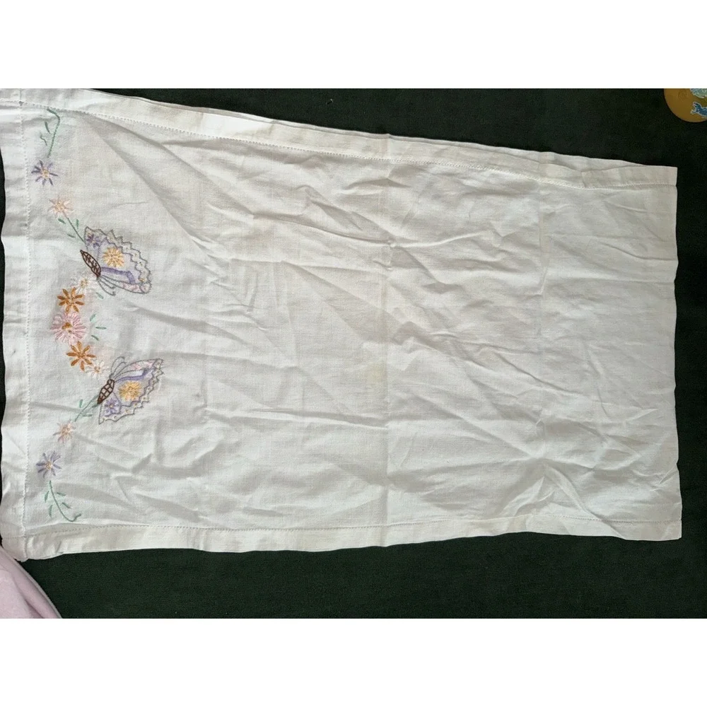 Vintage‎ Hand Embroidered Dresser Scarf Table Runner Butterfly Linen 52